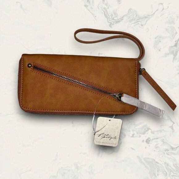 NWT Free People Wallet Brown Distressed Vegan Wristlet Strap Zip Closer Clutch - Picture 1 of 4